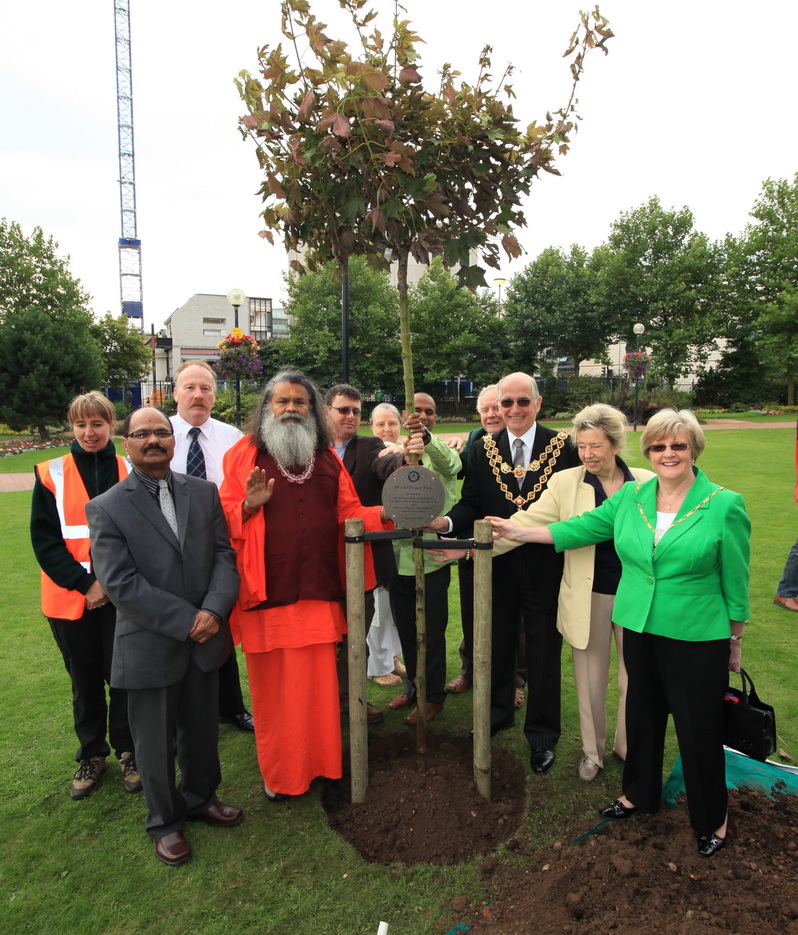 peace-tree-planting-birmingham-2010-3