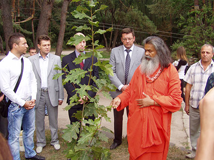 mayor-swamiji-people